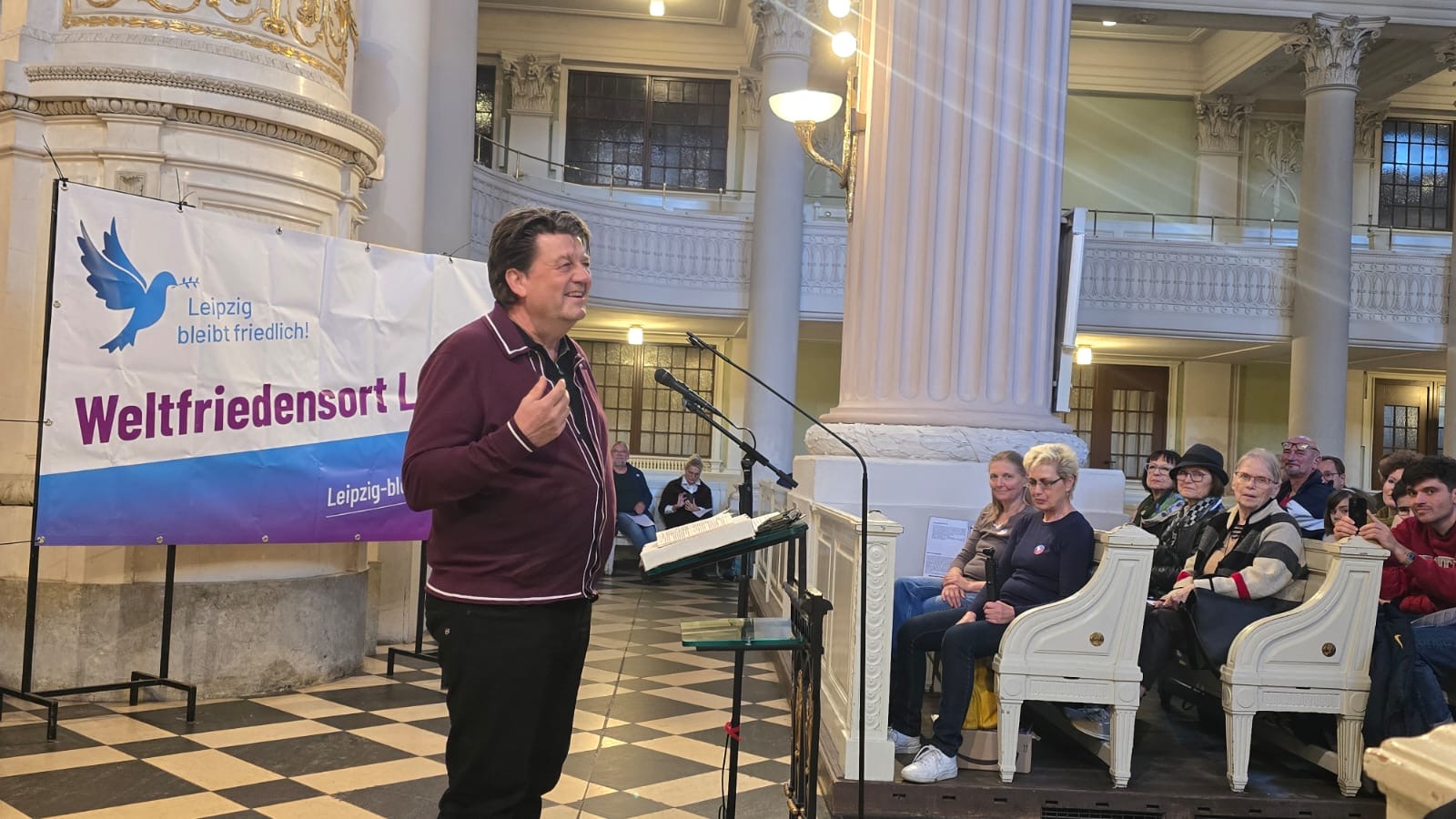 Friedensgebet mit dem renommierten Völker- und Strafrechtler Wolfgang Kaleck, © Lutz Mükke